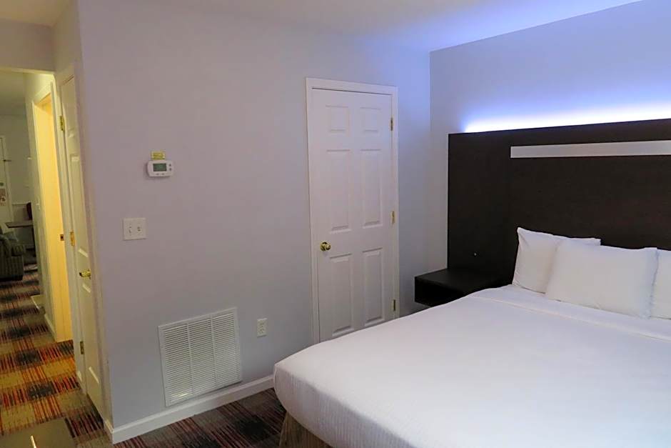 Luxbury Inn & Suites