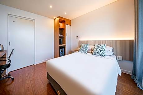 Deluxe Double Room with City View