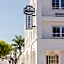 Bay Shores Peninsula Hotel
