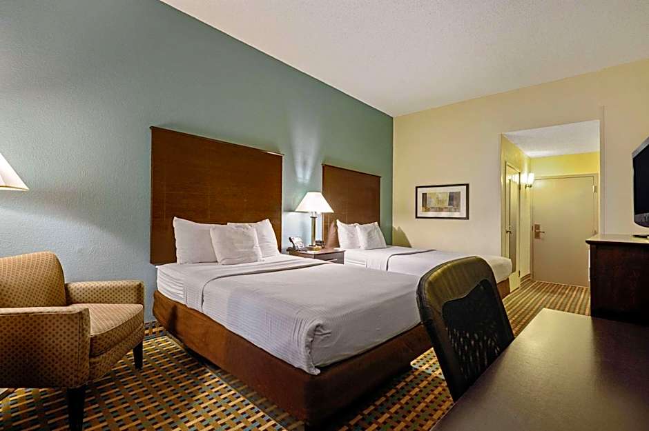 La Quinta Inn & Suites by Wyndham Maingate Fort Jackson