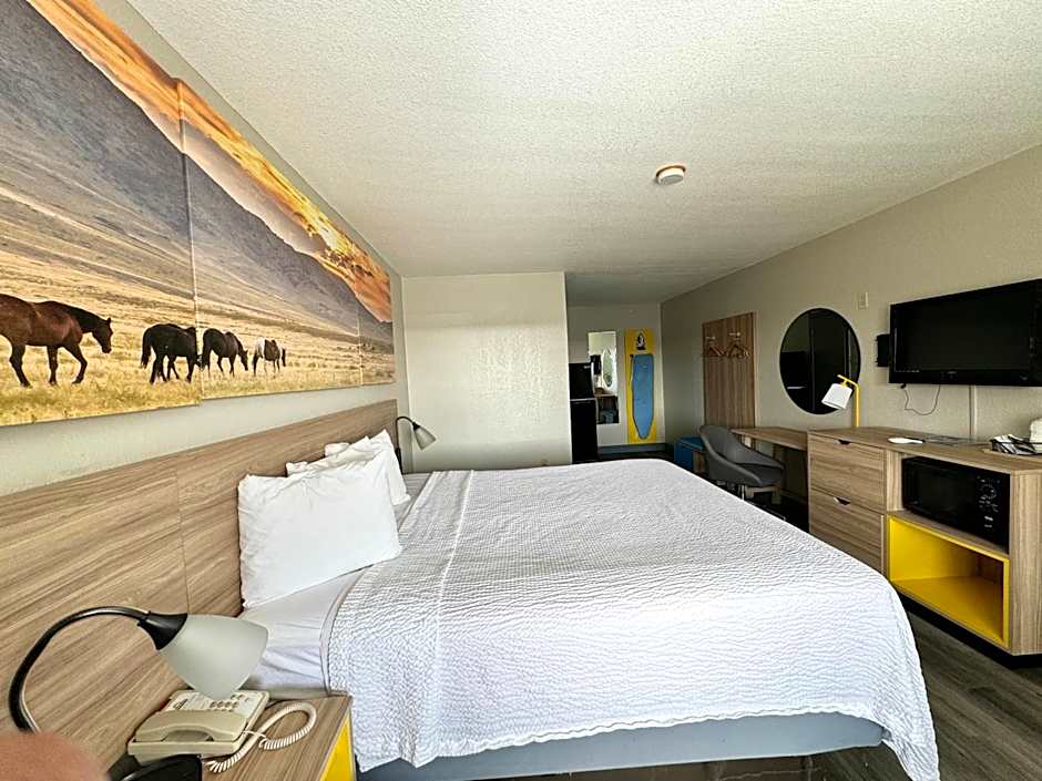 Photo 1 of 9 of 1 King Bed