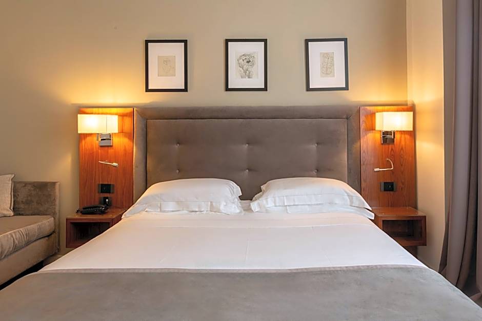 Hotel Embassy