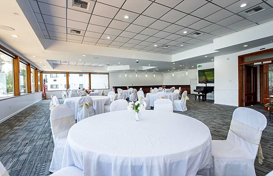 Oyster Bay Inn & Suites