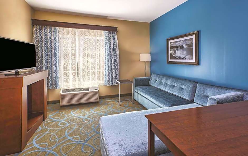 La Quinta Inn & Suites by Wyndham Niagara Falls