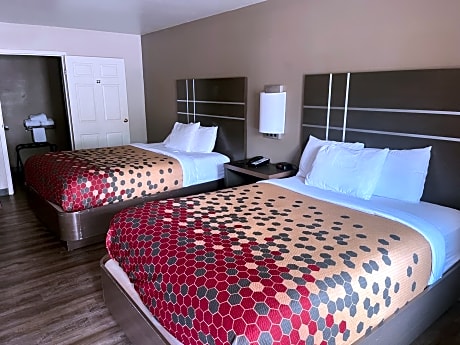 Queen Room with Two Queen Beds - Accessible/Non-Smoking 