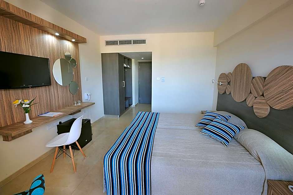 Nelia Beach Hotel & Spa