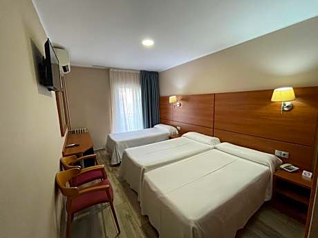 Twin Room with Extra Bed (3 Adults)