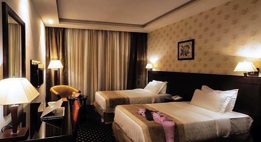 Seven Roses Hotel