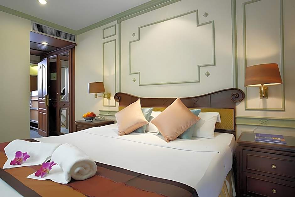 Majestic Suites Hotel