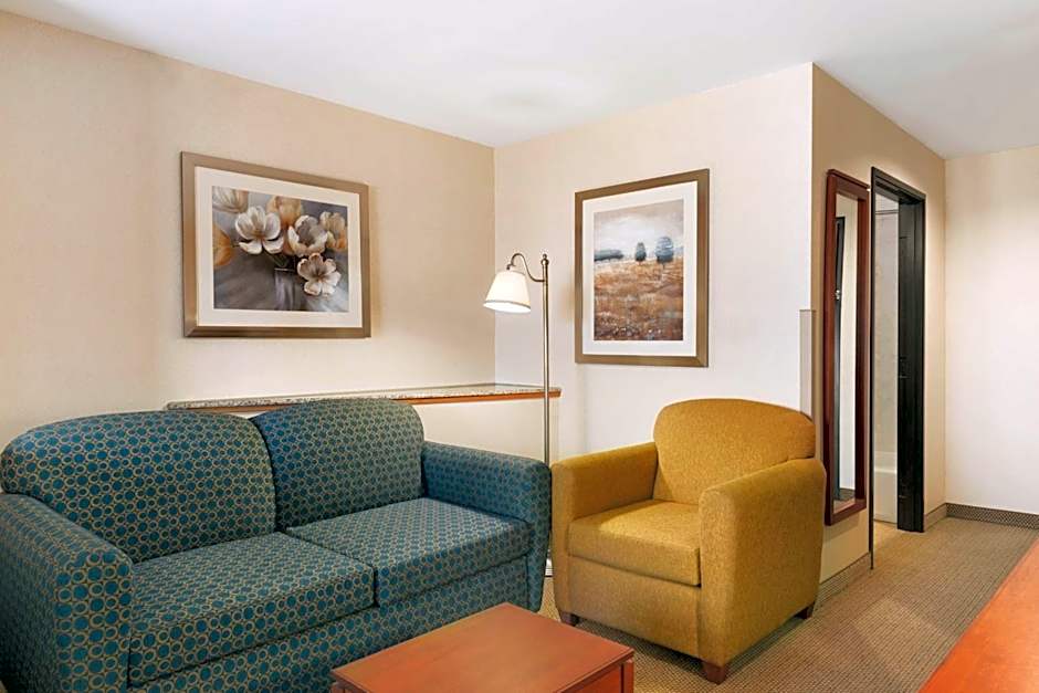Photo 1 of 3 of 1 King Bed with Sofabed
