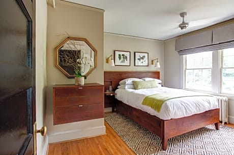 Oakhurst Inn