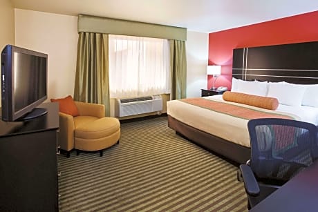 1 King Bed and 1 Double Bed Suite Pool View Non-Smoking