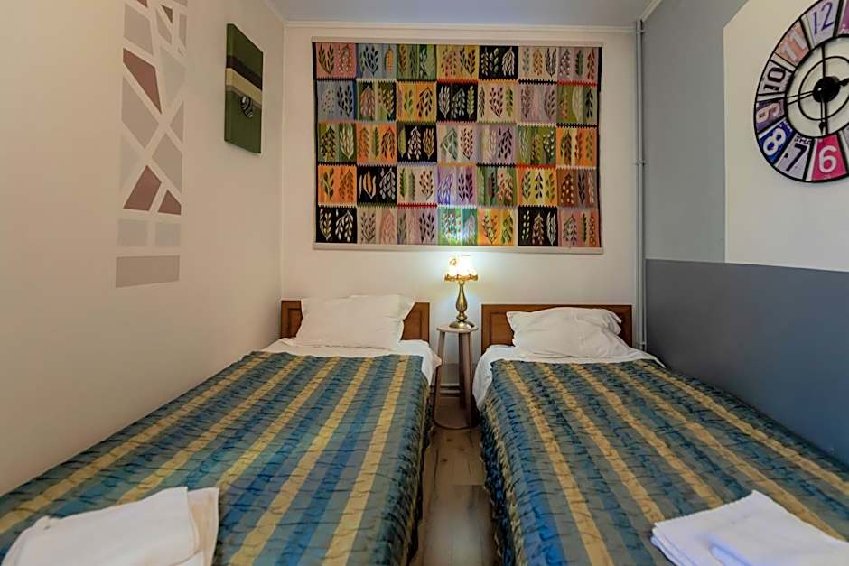 Vila Fortuna - Art O'Clock