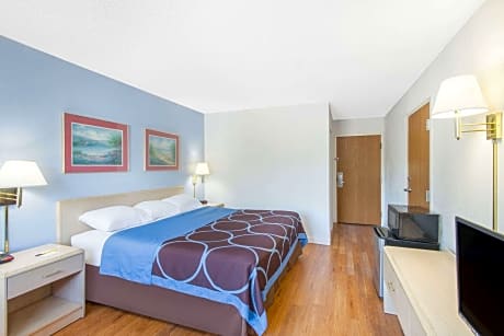1 King Bed Studio Suite Non-Smoking