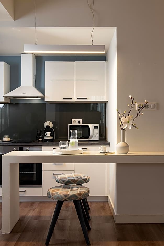 Urban Nest - Suites & Apartments