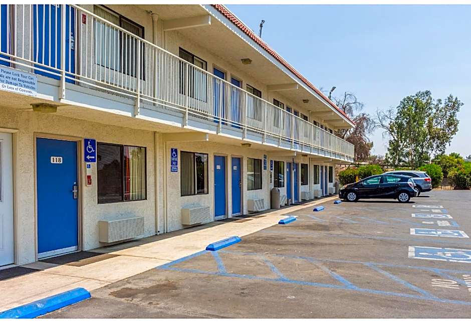 Motel 6-Bakersfield, CA - Convention Center
