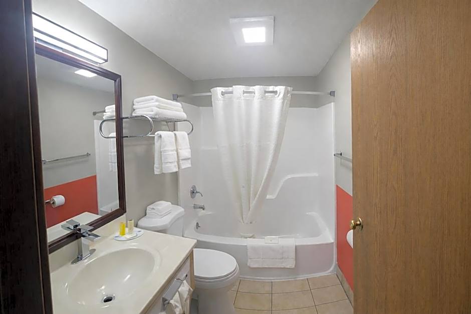 Super 8 by Wyndham Lewiston