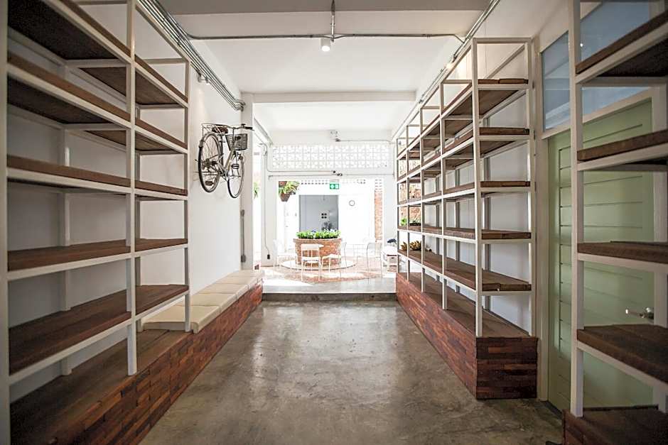 Memmoth Cafe & Hostel in Lampang
