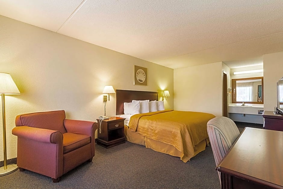 Econo Lodge Inn & Suites Bentonville - Rodgers