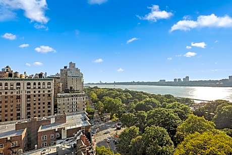 Riverside Tower Hotel