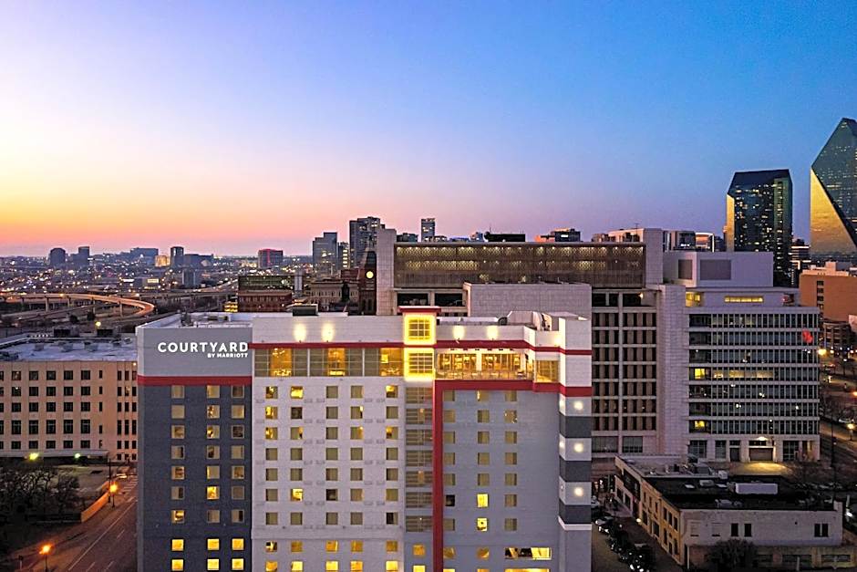 Courtyard by Marriott Dallas Downtown / Reunion District