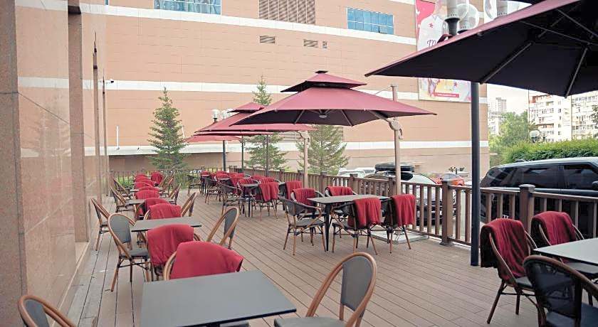 Chinggis Khaan Hotel