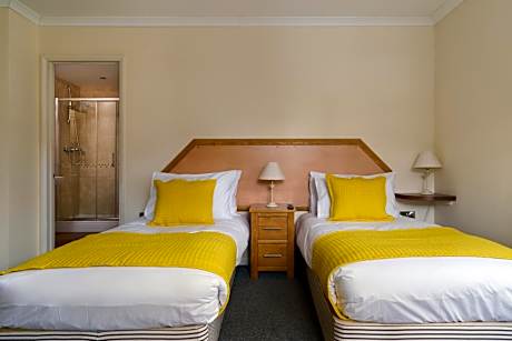 Triple Room with Private Bathroom