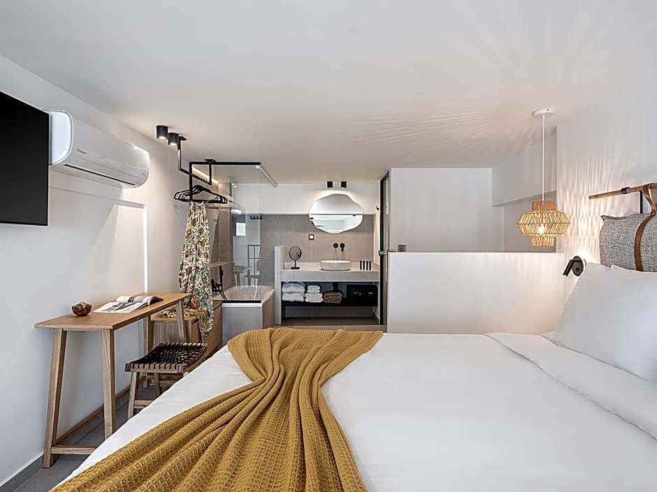 Calla Luxury Seafront Suites