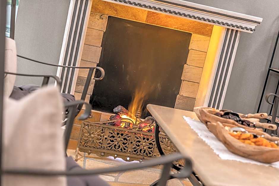 The Laurin Small & Charming