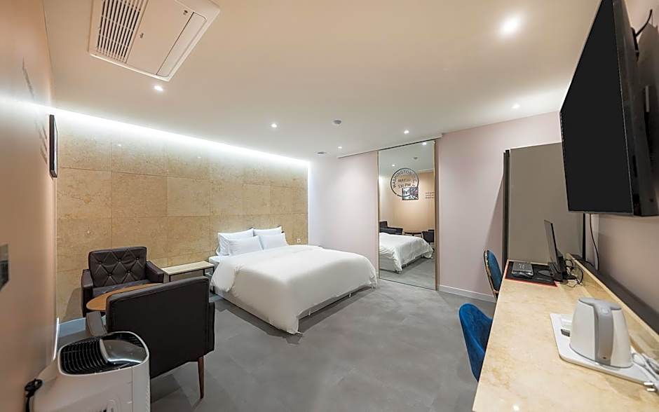 Hotel Millennium