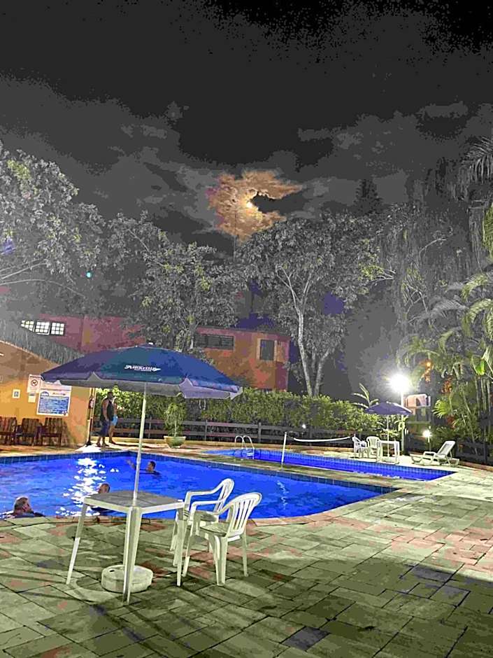 FABULOSO FLAT 225, 2 PISCINAS climatizadas, internet particular 500m Bertioga, Riviera de São Lourenço Flat Duplex inteiro, Adega, cozinha equipada completa serviço de hotelaria, serviço de praia nos finais de semana