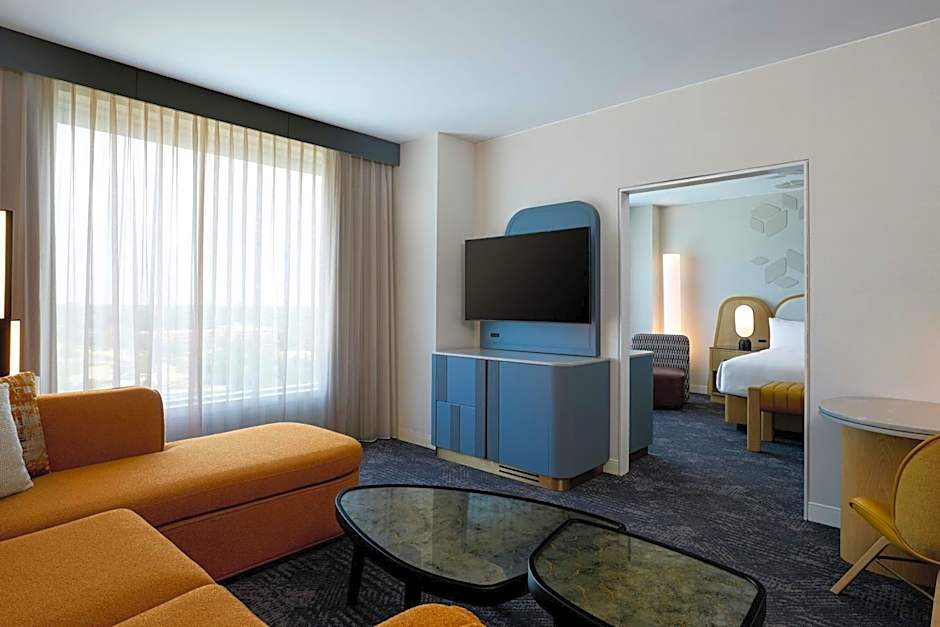 Renaissance by Marriott Schaumburg Convention Center Hotel