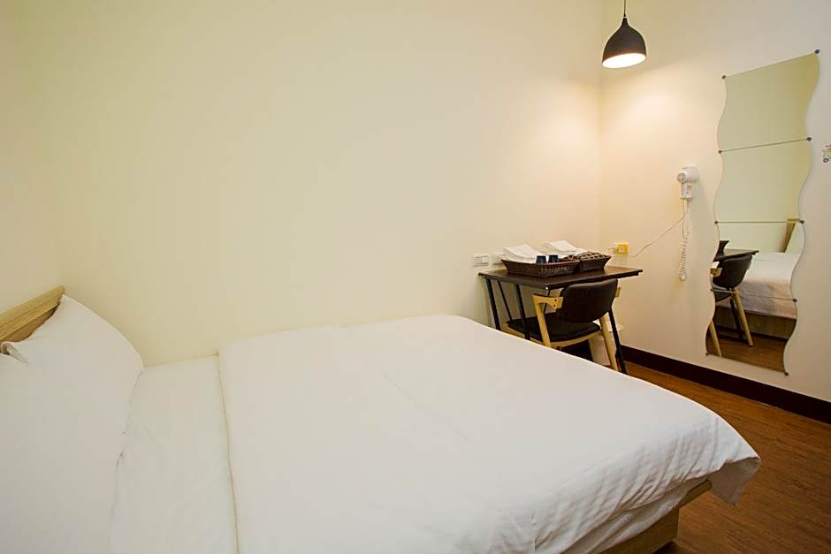 Douzi Hotel Taoyuan Airport Metro THSR A17