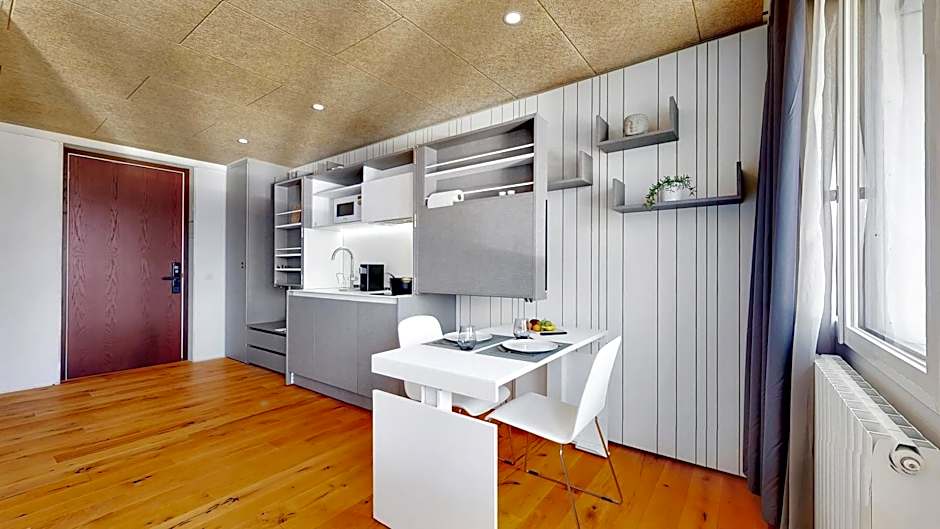 Evi's Home Hotel & Apartments