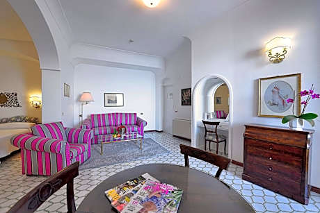 Deluxe Suite with Sea View