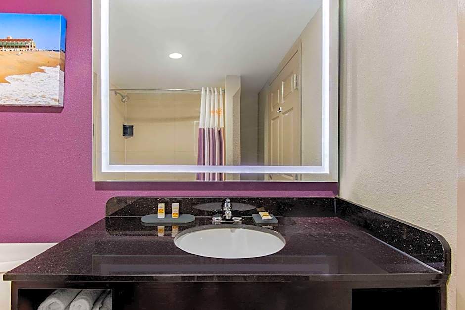 La Quinta Inn by Wyndham West Long Branch/NJ Shore Area