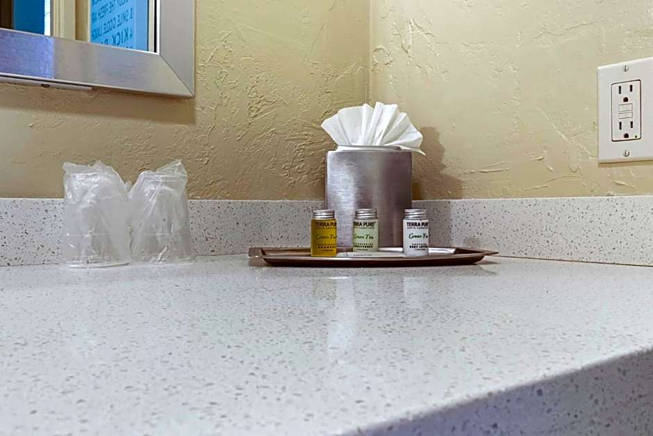 Plantation Hale Suites