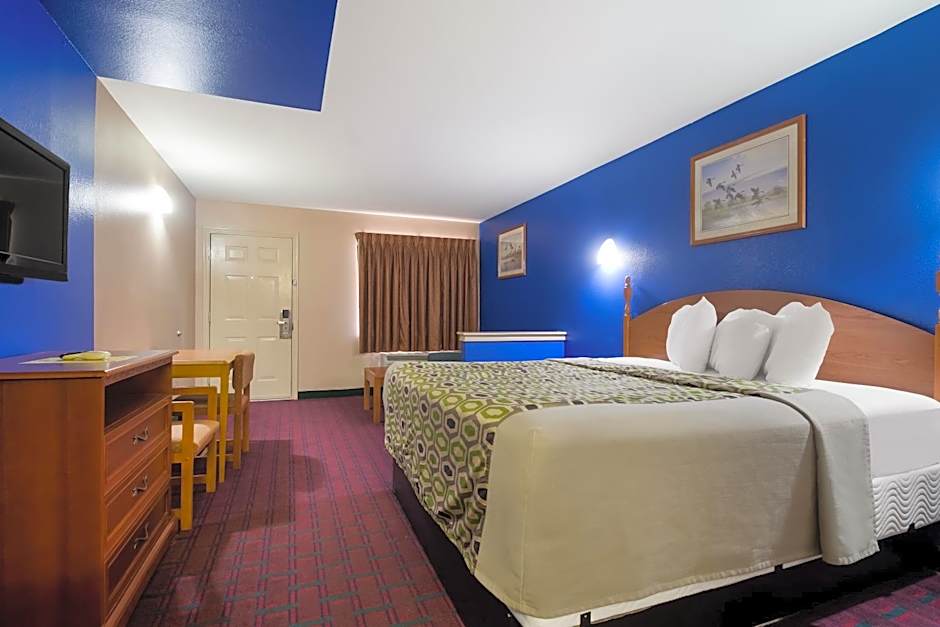 Scottish Inn & Suites
