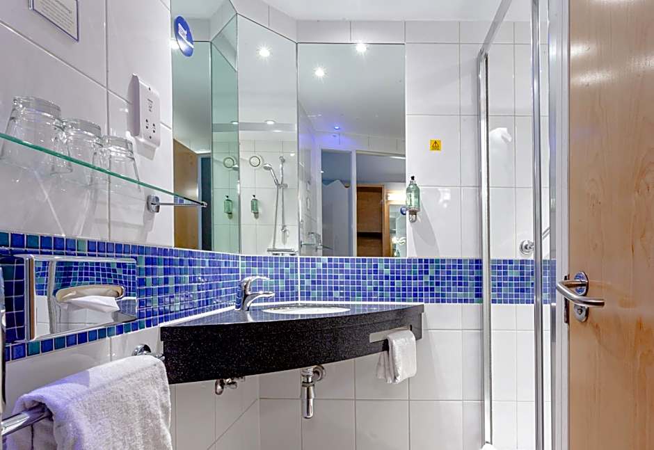 Holiday Inn Express Dunfermline By IHG