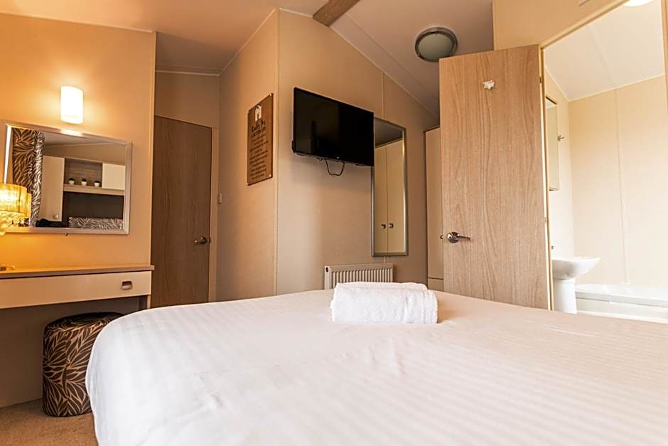 Meadows Lodge with Hot Tub