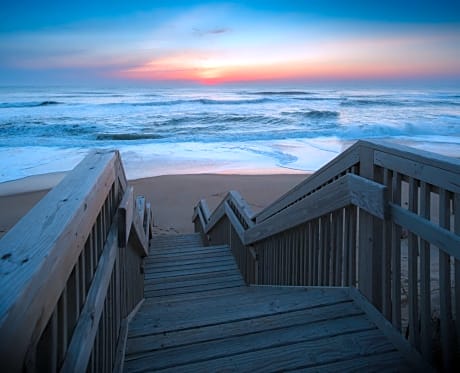 Holiday Inn Express Nags Head Oceanfront, an IHG Hotel