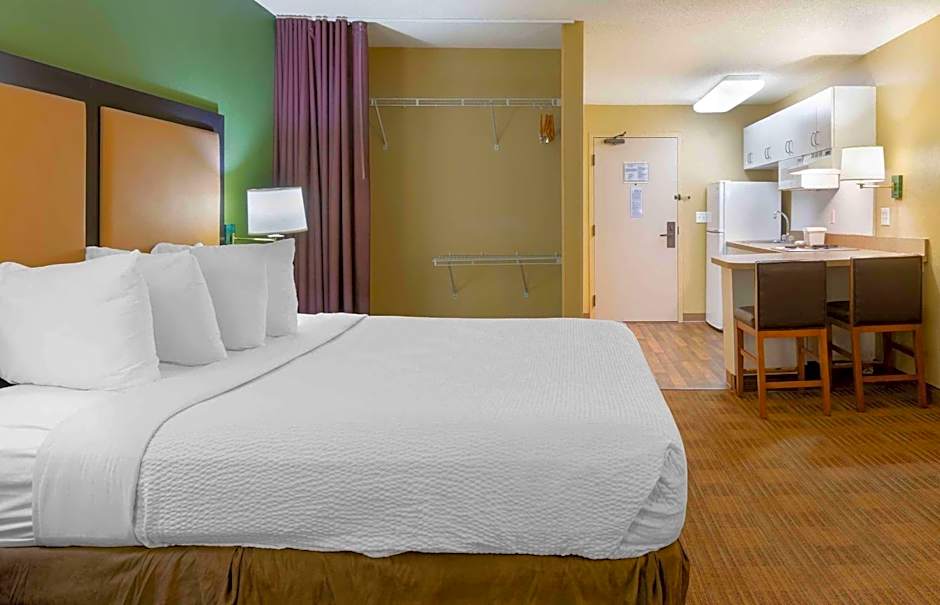 Extended Stay America Suites - Kansas City - Country Club Plaza