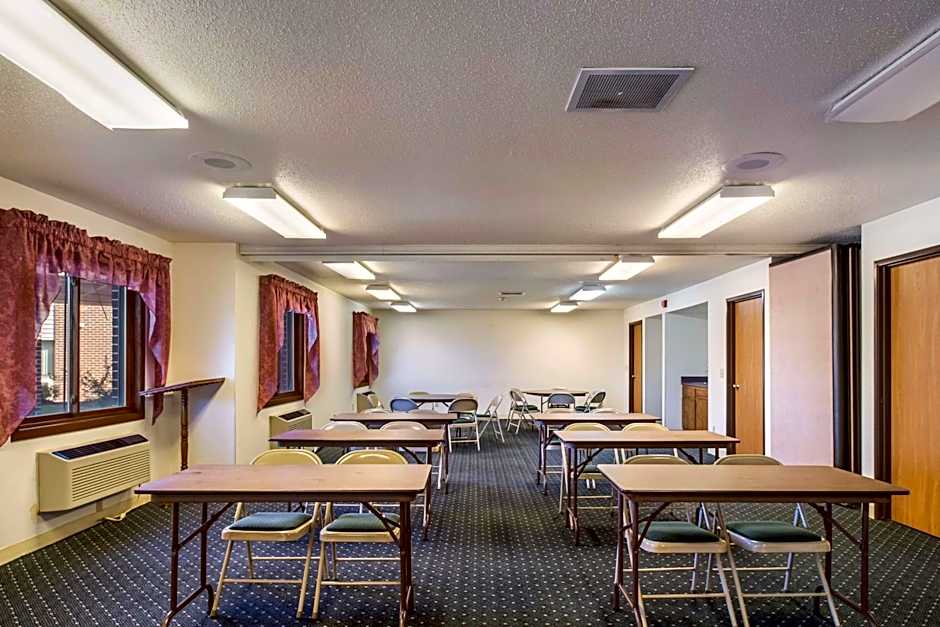 Motel 6-Saukville, WI