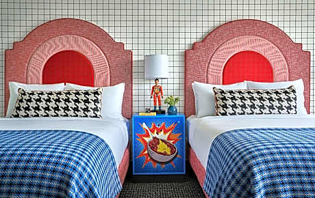 Graduate Queen Room with Two Queen Beds and Bath Tub - Mobility Accessible