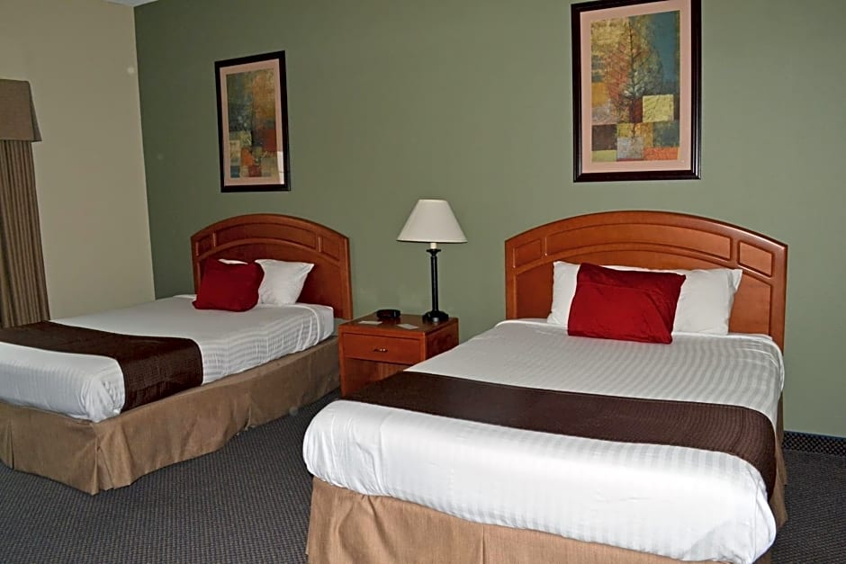 Paola Inn and Suites