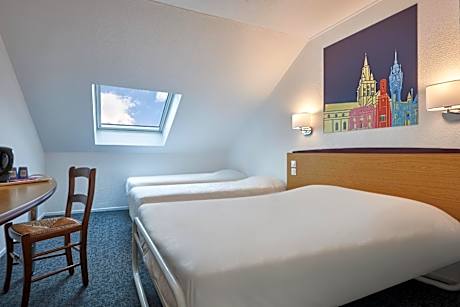 Triple Room (1 Double Bed + 1 Single Bed)