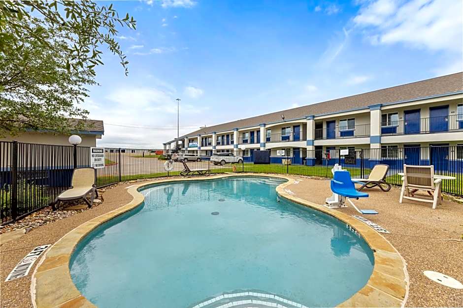 Days Inn by Wyndham McKinney