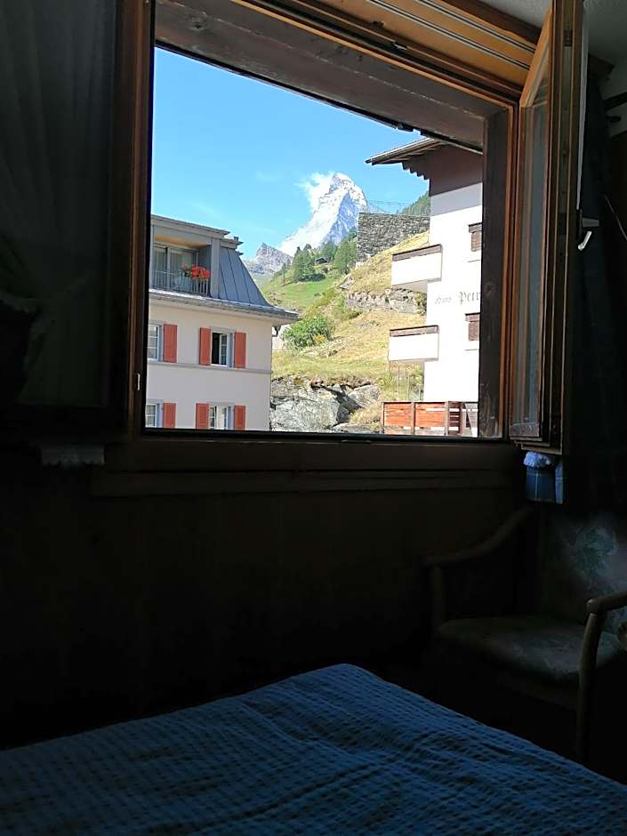 Petit Helvetia Budget Hotel