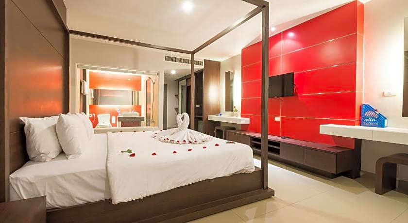 Alfresco Phuket Hotel
