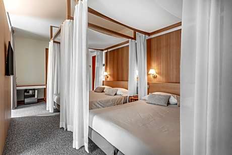 Classic Quadruple Room